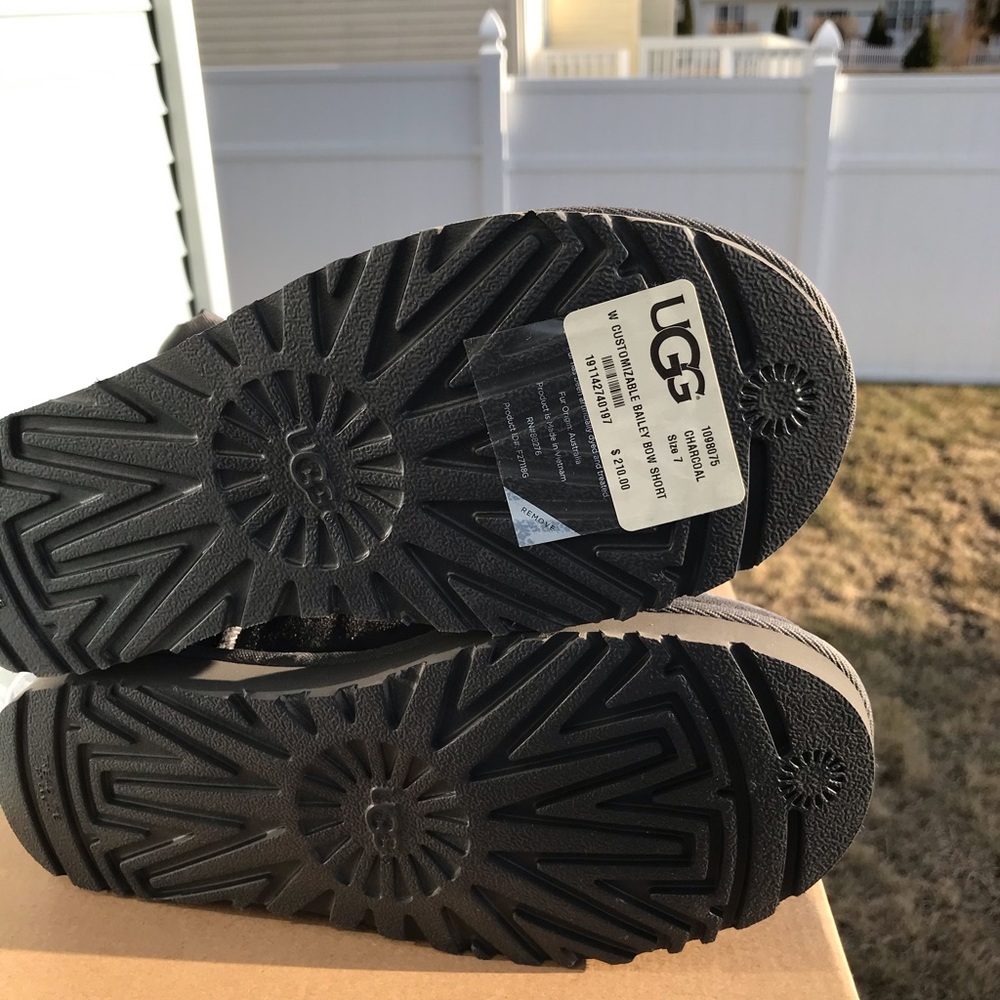 UGG Customizable Bailey Bow Short - Picture 5 of 6